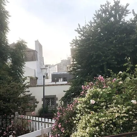 Maison De Centre-ville Avec Grande Terrasse