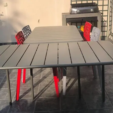Сasa de vacaciones Maison De Centre-ville Avec Grande Terrasse