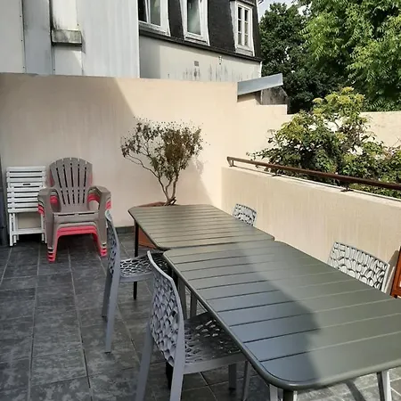 Сasa de vacaciones Maison De Centre-ville Avec Grande Terrasse *